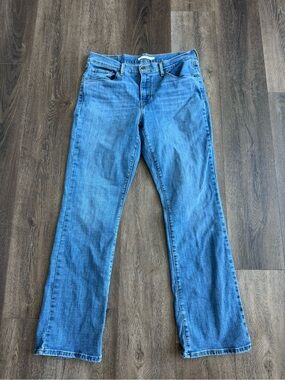 Levi’s Classic Boot Cut Jeans in Medium Blue Women’s Size 12